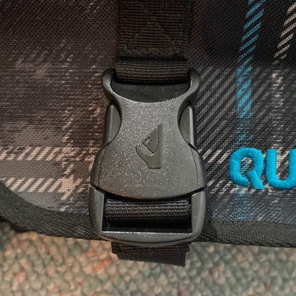 Unisex Quicksilver Messenger/Laptop Bag 12Hx16Lx5D - Picture 9 of 10